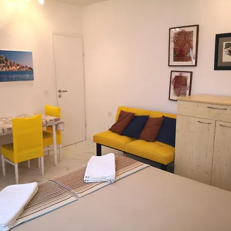 City Center Garden Apartment *